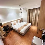 White House By Maxxvalue Service Bandra Mumbai
