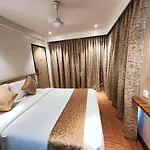 Apartment White House By Maxxvalue Service Bandra