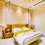 La Hotel Metro Near Bkc