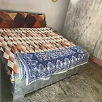Cute 1Bhk Apartment ,Lokhandwala Market,Andheri.W