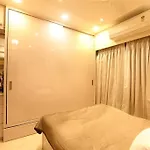 Luxury 1 Bedroom Apartment - 2 Mins From Airport