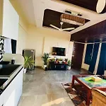 Best Sea View Apartment ,Juhu