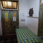 Hostel Vasantashram Cst Mumbai, Free Wifi With 1940S Retro Vibe