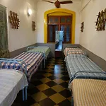 Vasantashram Cst Mumbai, Free Wifi With 1940s Retro Vibe Hostel