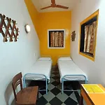 Hostel Vasantashram Cst Mumbai, Free Wifi With 1940s Retro Vibe *