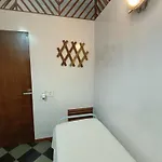 Hostel Vasantashram Cst Mumbai, Free Wifi With 1940s Retro Vibe *