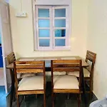 Rahat Manzil- The Old Warm Charm 2 Bedroom Apartment In Khar West By Connekt Homes