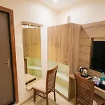 Skylink Hospitality Next To Amber Imperial Mumbai