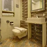 House Juhu, Santacruz West, Hotel
