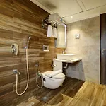 House Juhu, Santacruz West, Hotel
