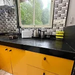 Compact 2 Bhk With Balconies Khar West - By Kapishbnb