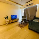 1.5Br Service Apartment In Bkc By Florastays