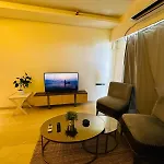 1.5Br Service Apartment In Bkc By Florastays