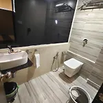Guest house Glitz Axis International - Nr Iit & T2