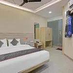Hotel Kiwi International