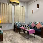 Spacious 2 Bhk Apartment With Balcony In Bandra