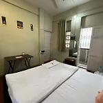 Spacious 2 Bhk With Balcony In Bandra Apartment *