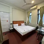 Spacious 2 Bhk Apartment With Balcony In Bandra