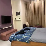 Ivy Splendour Private B, Oshiwara