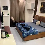 Ivy Splendour Private B, Oshiwara Apartment