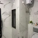 Ivy Splendour Private B, Oshiwara