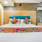 Fabexpress Amber Corp Inn - Nr Nesco Exhibition Center