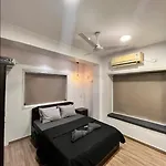 Cozy & Comfortable 2 Bhk Apt ,Carter Rd Bandra