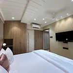 Rudraya Homes - Cozy Premium Serviced Apartments Khar - Next To Bandra