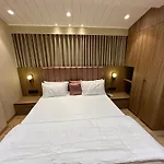 Rudraya Homes - Cozy Premium Serviced Apartments Khar - Next To Bandra