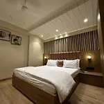 Rudraya Homes - Cozy Premium Serviced Apartments Khar - Next To Bandra