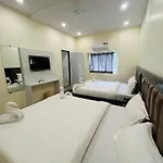 Hotel Rinza Residency