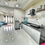 Studio Apartment 1 Bhk Near Kokilaben Ambani Hospital