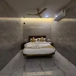 Elliott * Mumbai