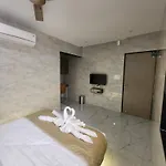 Elliott Hostel *