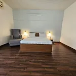 Country & By Turtle - Airport 4* Mumbai