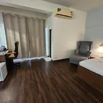 Hotel Country & By Turtle - Airport Mumbai