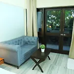 Country & By Turtle - Airport 4* Mumbai