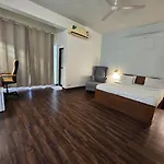 Hotel Country & By Turtle - Airport