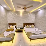 Elliott Hostel *
