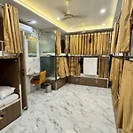 Elliott Hostel *
