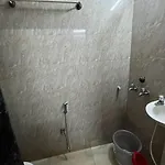 Budget Friendly 2bhk At Pali Hill *