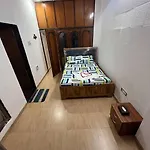 Budget Friendly 2bhk At Pali Hill Apartment
