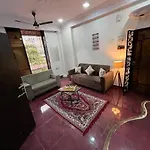 Budget Friendly 2bhk At Pali Hill * Mumbai