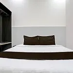 Super Hotel O Kailash Park Near Sakinaka Metro Station