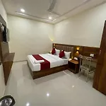 Glitz Golden Sands - Nr Asalpha Metro Station Hotel