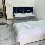 Chic Home - Bright 1 Bhk Close To Lilavati Hospital, Bandra West 602
