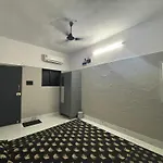Aqua International Airport Bed & Breakfast *