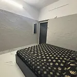 Aqua International Airport Bed & Breakfast *