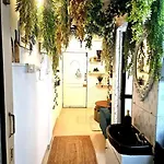 Apartment The Pali Nook, Cozy Bandra Escape *