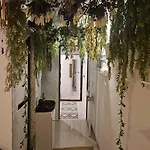 The Pali Nook, Cozy Bandra Escape Apartment